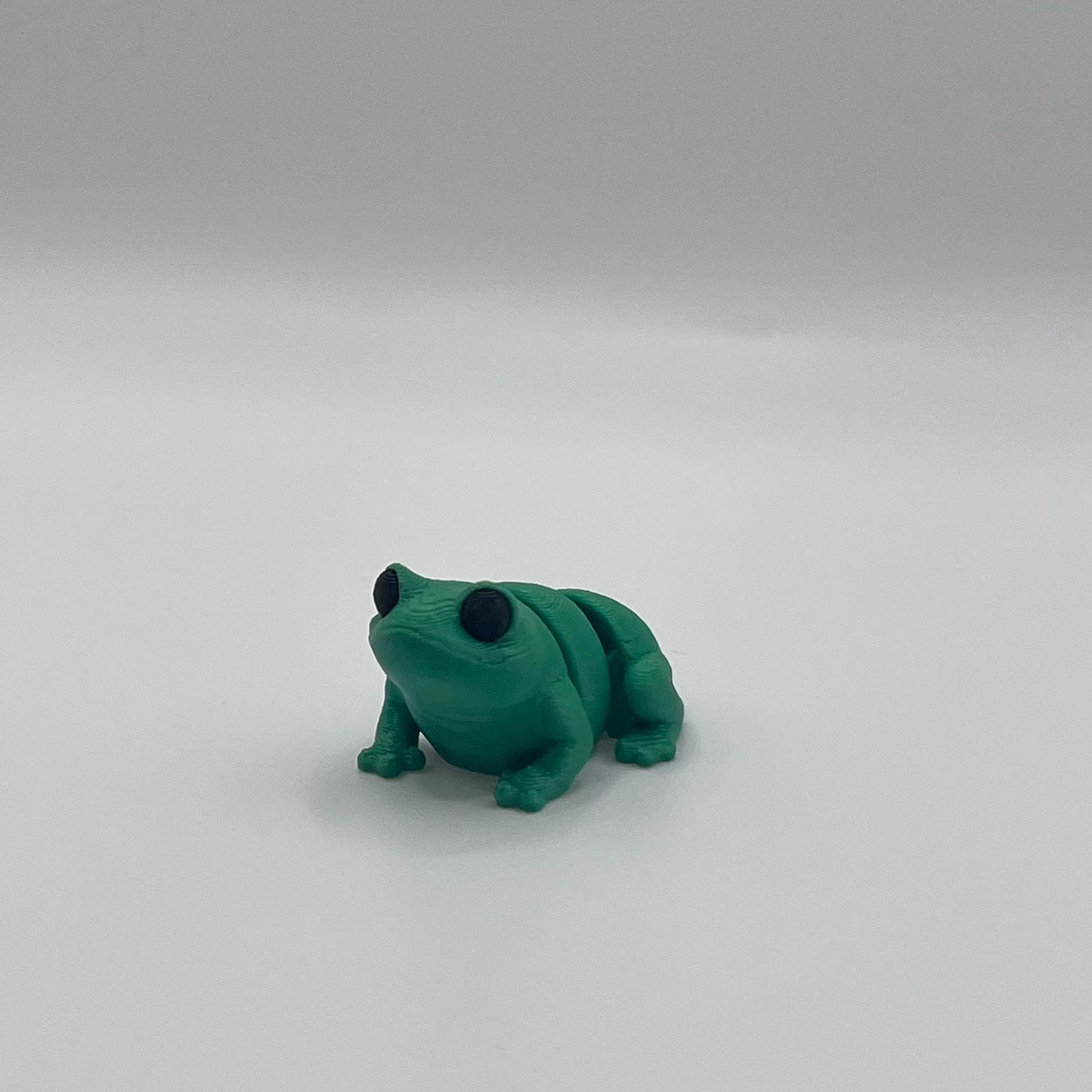 Cheeky Frog Figurine – 3D Printed Articulated Animal Collectible